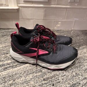 Women’s Brooks Divide 2 Size 8.5